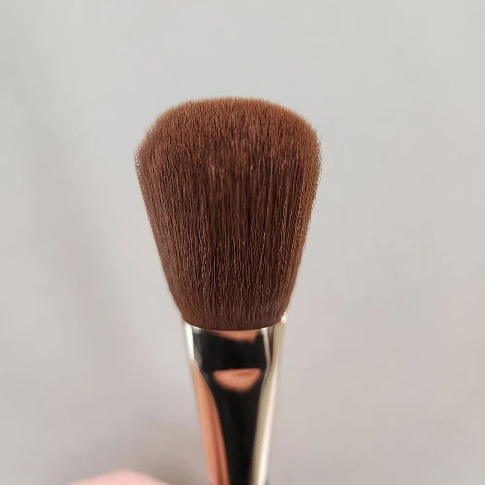 Artistry Cheek Brush **NEW